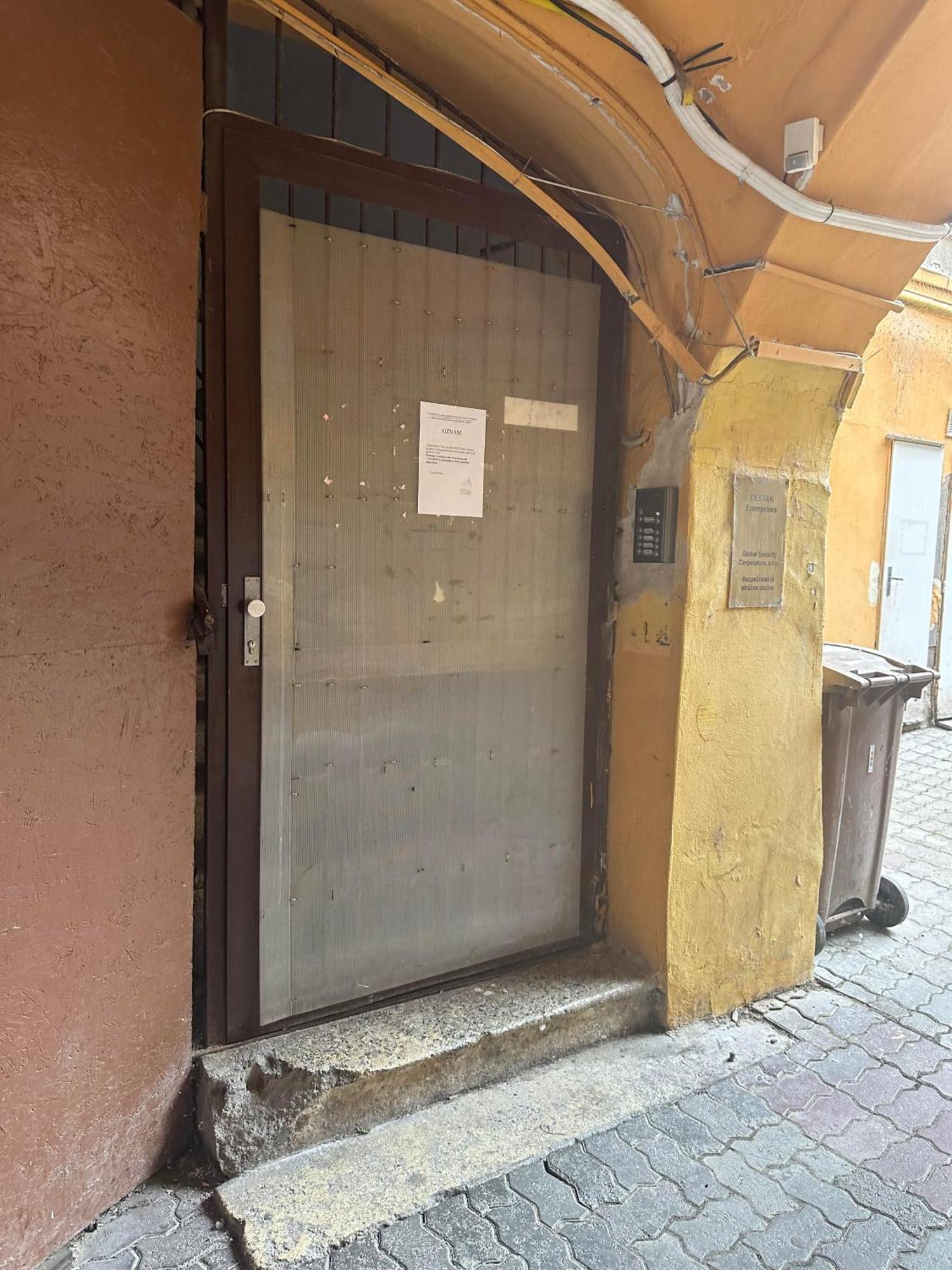 Xxx Bratislava Bagian luar foto